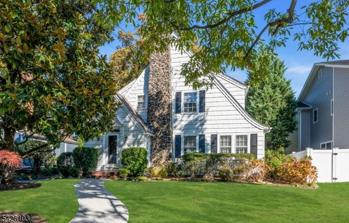 Property Photo:  712 Forest Ave  NJ 07090 