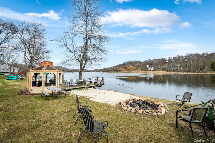 Property Photo:  47 Tonetta Lake Way  NY 10509 