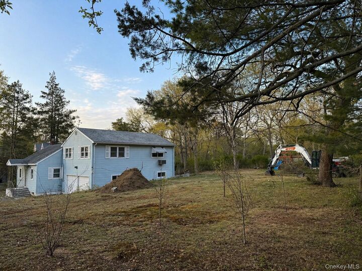 Property Photo:  24 Stratford Avenue  NY 11746 