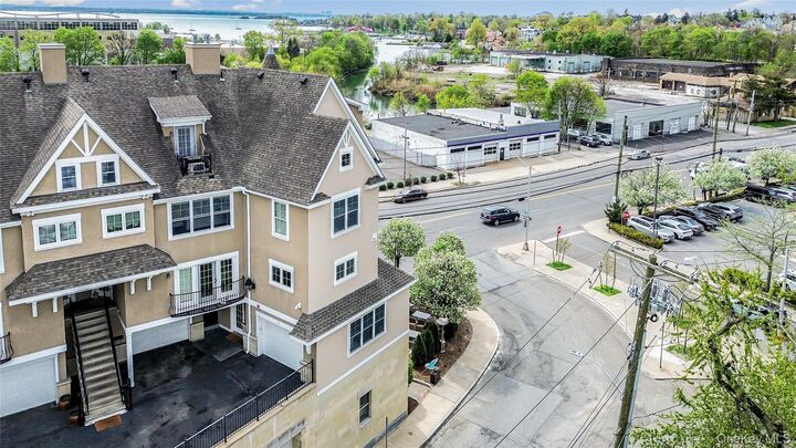 Property Photo:  80 Old Boston Post Road 2  NY 10801 