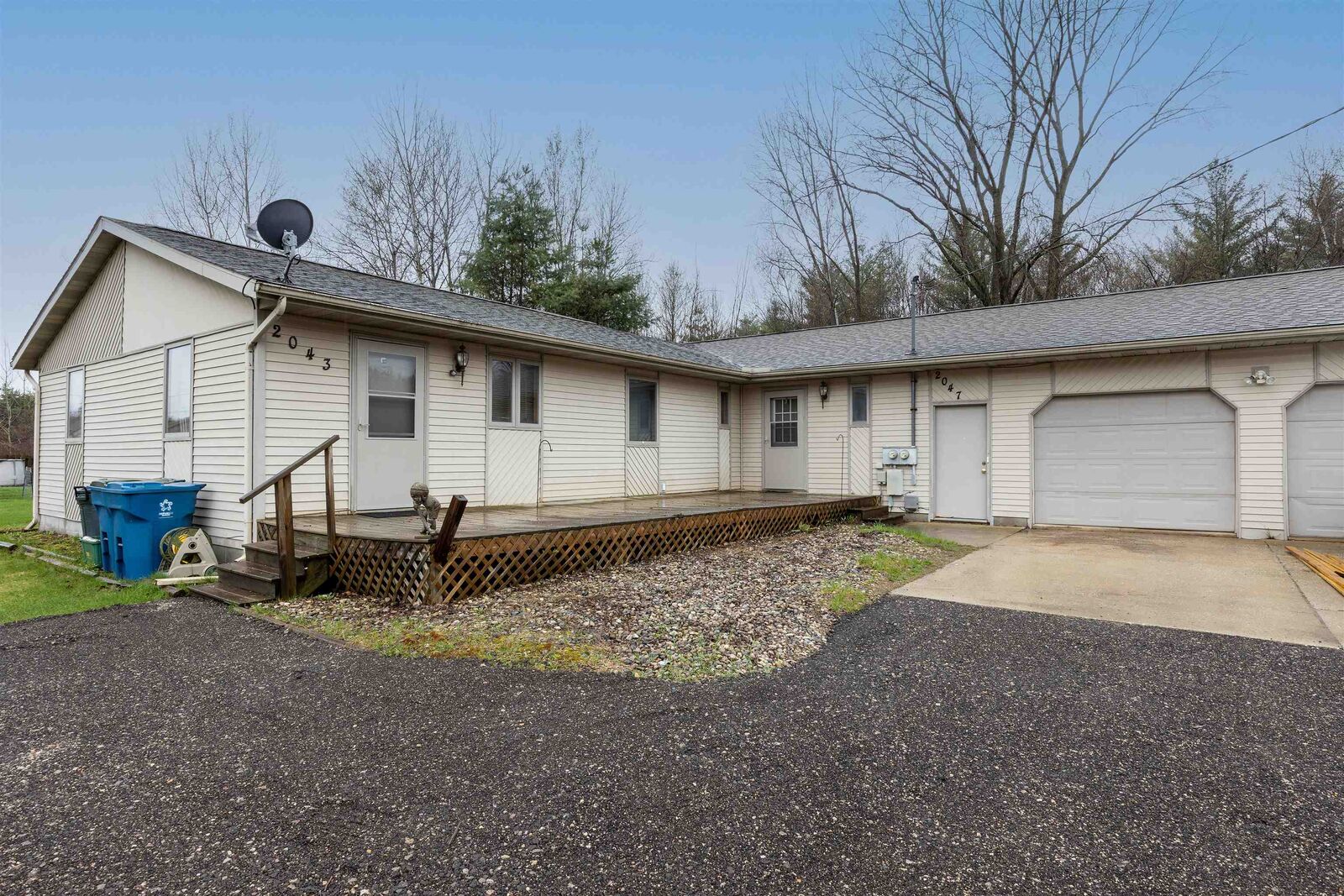 Property Photo:  2043/2047 N Neiner  MI 48657 