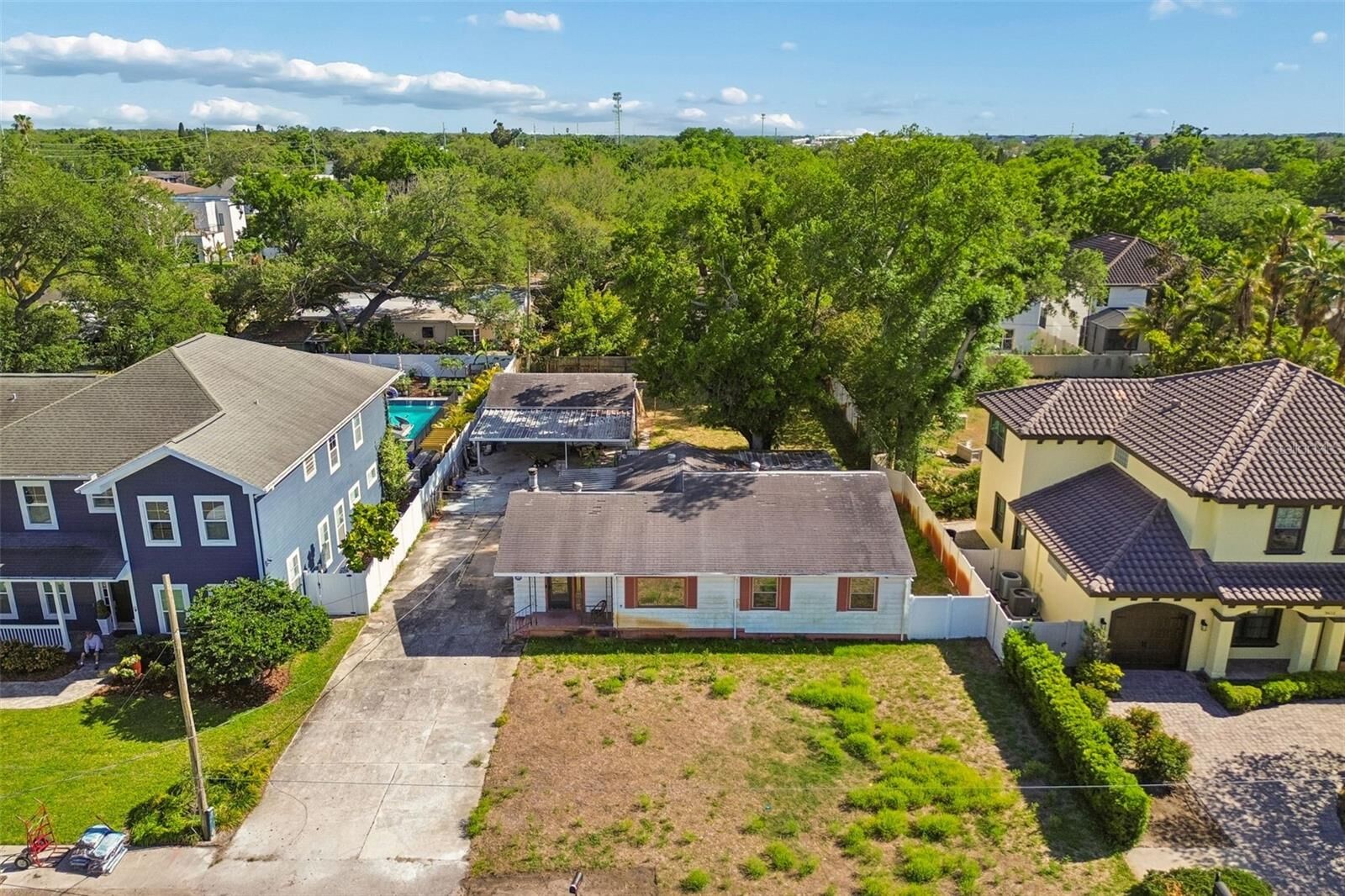 Property Photo: 3610 W Vasconia Street FL 33629