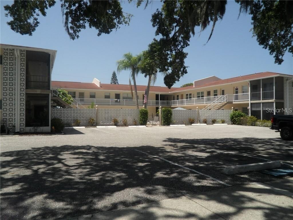 Property Photo:  509 W Venice Avenue 102  FL 34285 