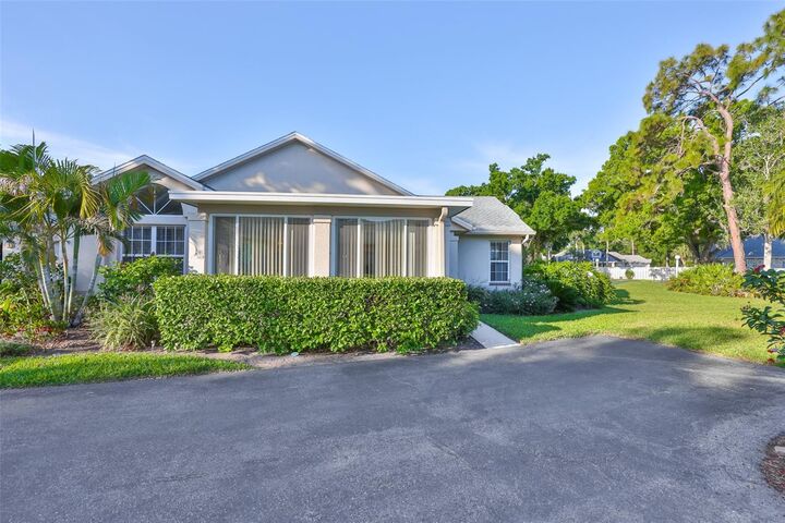 Property Photo:  1115 Golfview Woods Drive  FL 33573 