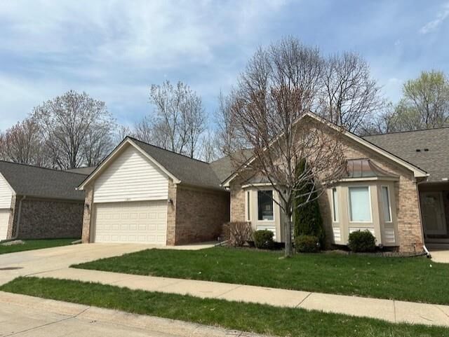 Property Photo:  13871 Elmbrook Drive  MI 48315 