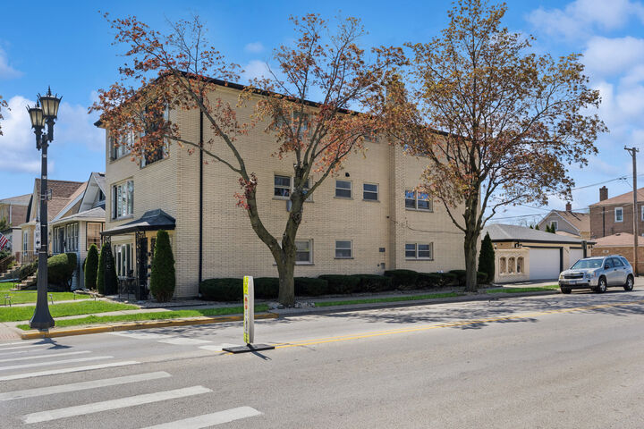 Property Photo:  2746 N 75th Court  IL 60707 