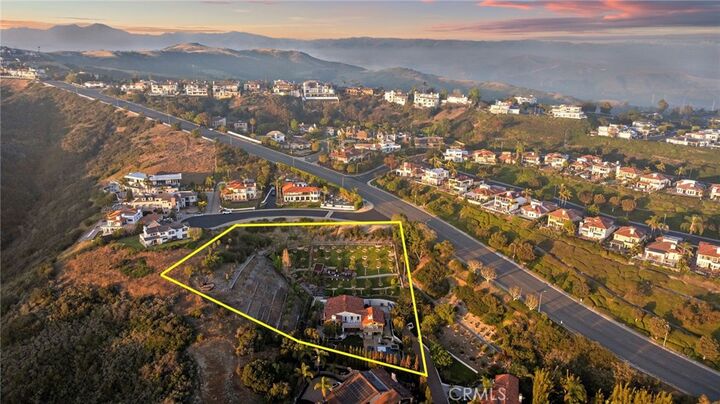 Property Photo:  118 Via Ensueno  CA 92672 