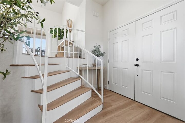 Property Photo:  2413 Ives Lane  CA 90278 