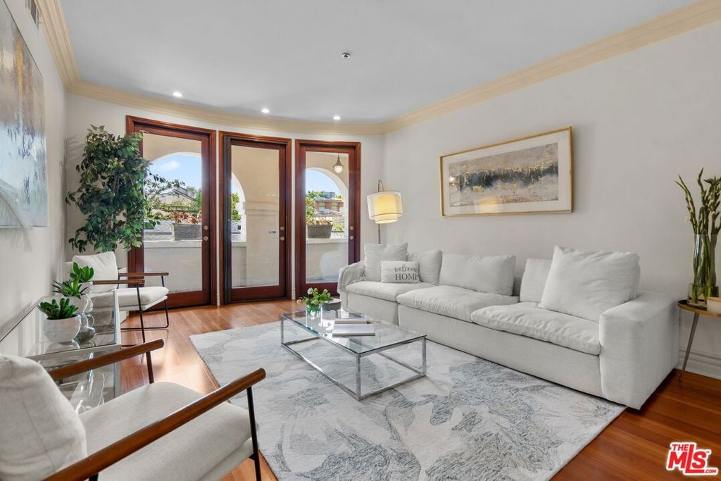 Property Photo:  10364 Almayo Avenue 305  CA 90064 