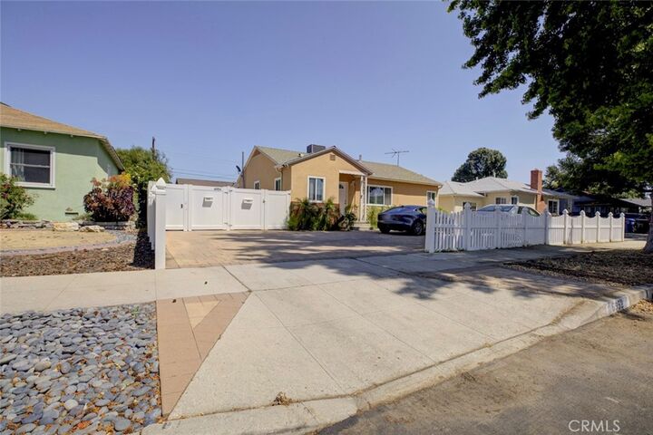Property Photo:  6954 Jellico  CA 91406 