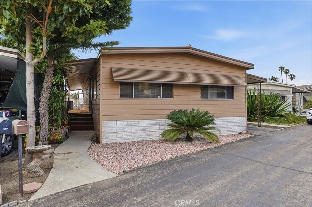 Property Photo:  9530 Alondra 19  CA 90706 