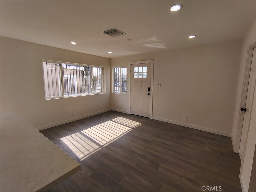 Property Photo:  231 E Century  CA 90003 