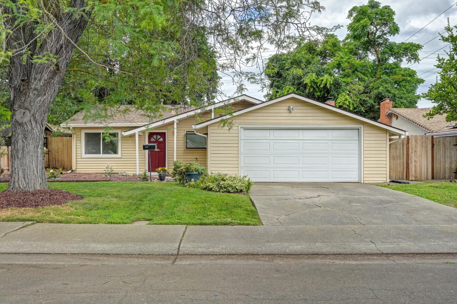 Property Photo:  2920 Juniper Avenue  CA 95207 