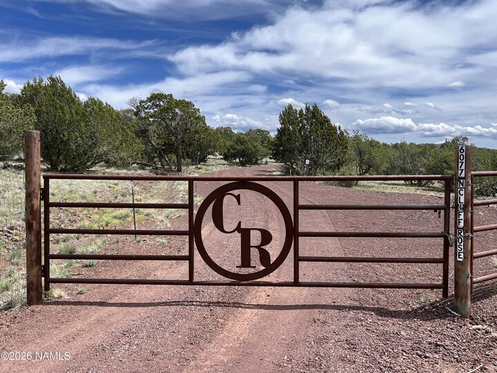 Property Photo:  6077 N Cliff Rose  AZ 86046 