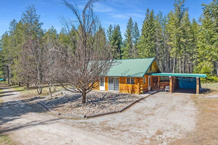 Property Photo:  3086 Burnt Valley Rd  WA 99109 