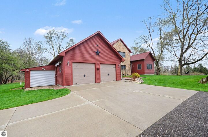 Property Photo:  3463 N Lake Pleasant Road  MI 48412 