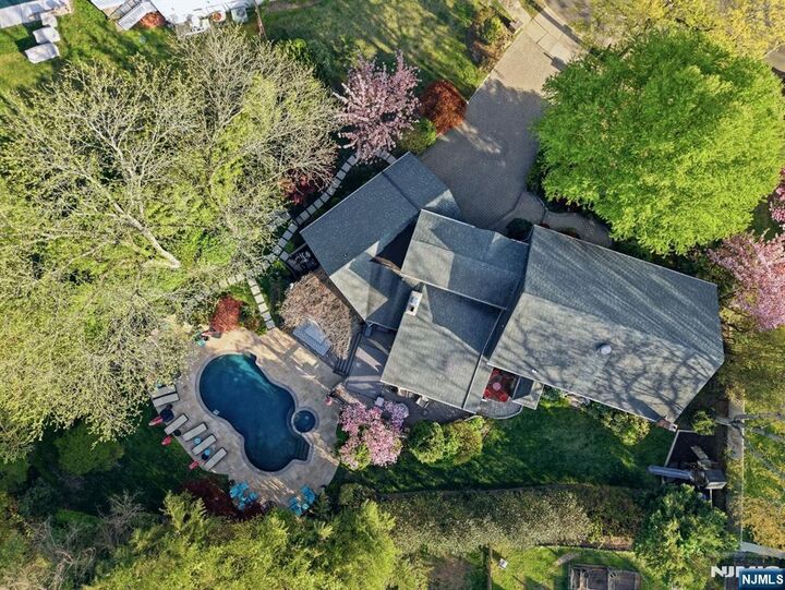 Property Photo:  38 Trautwein Crescent  NJ 07624 