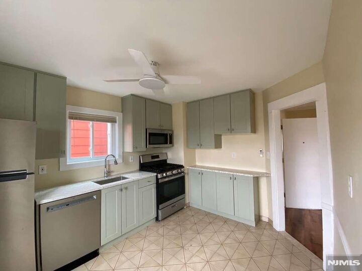 Property Photo:  380 Park Avenue 2 Floor  NJ 07022 