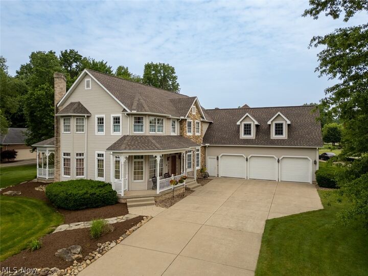 Property Photo:  1015 Cambridge Court NE  OH 44484 