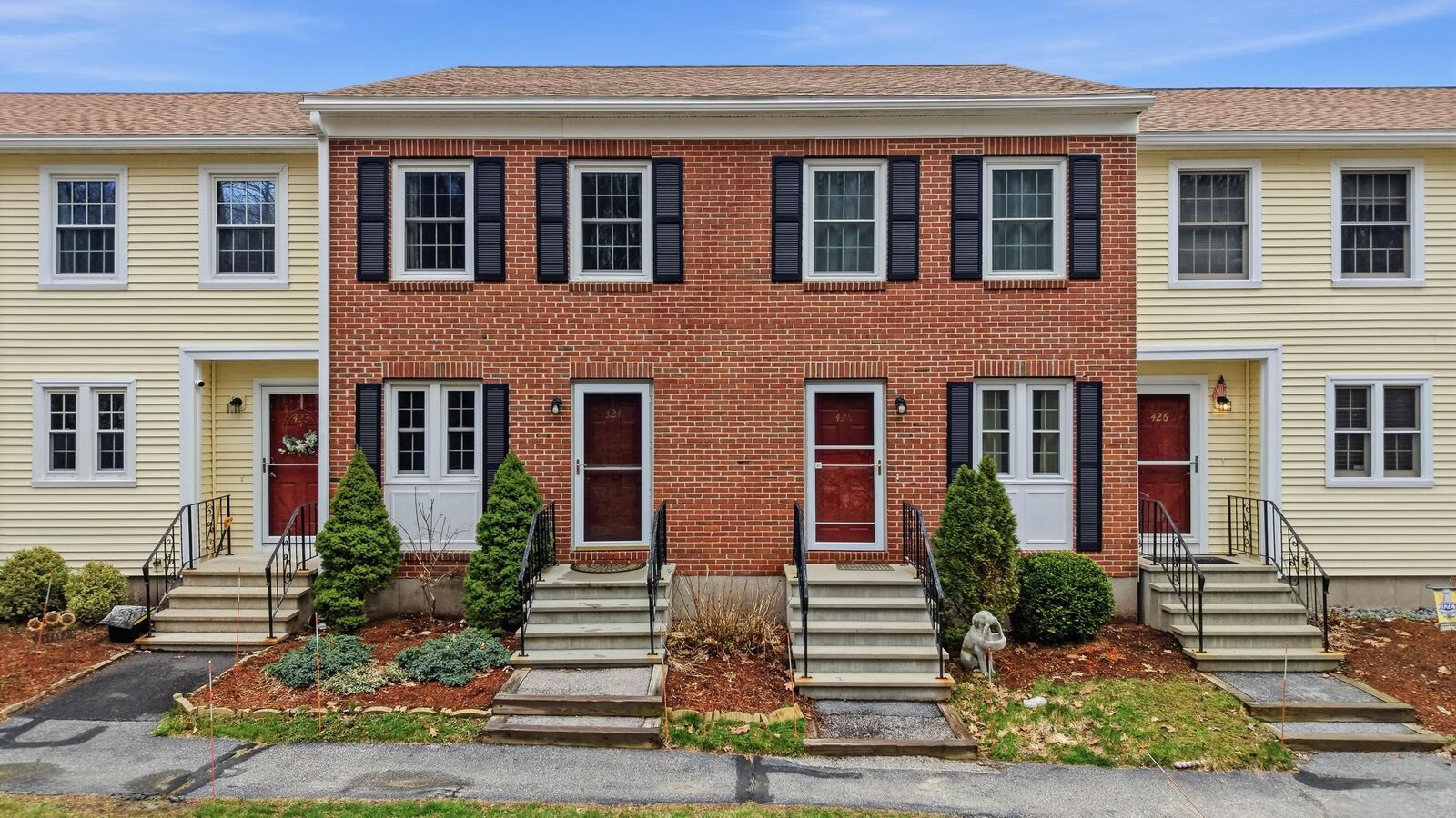 Property Photo:  424 Fox Hollow Way  NH 03104 