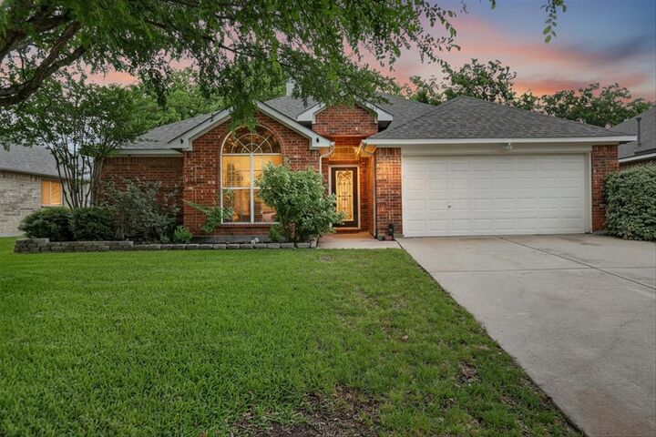 Property Photo:  924 Chestnut Lane  TX 76179 