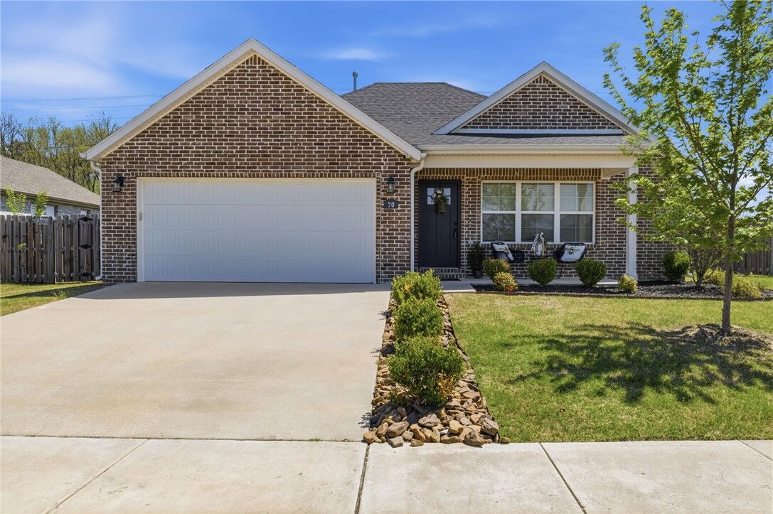 Property Photo:  70 E Loveland Loop  AR 72730 