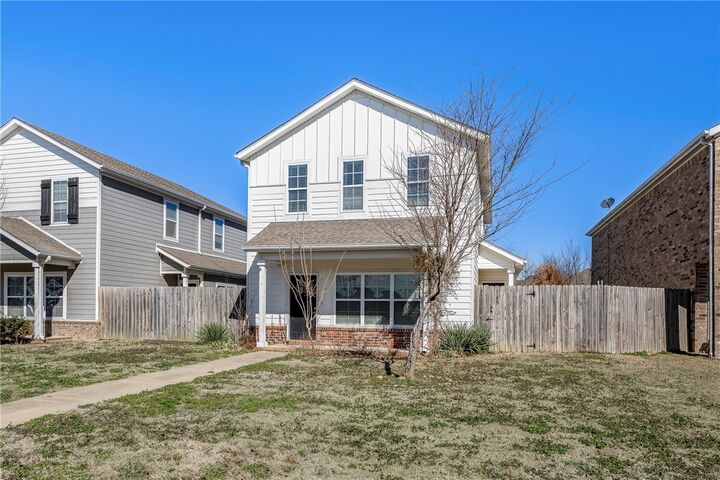 Property Photo:  121 Carrington Avenue A  AR 72745 