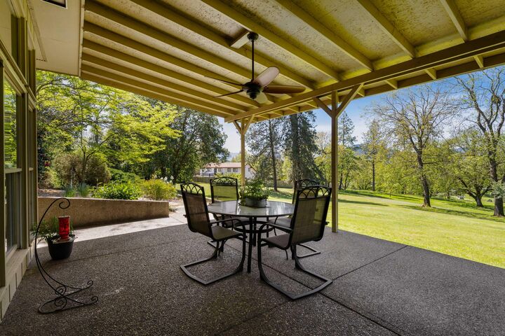 Property Photo: 254 El Camino Way OR 97526