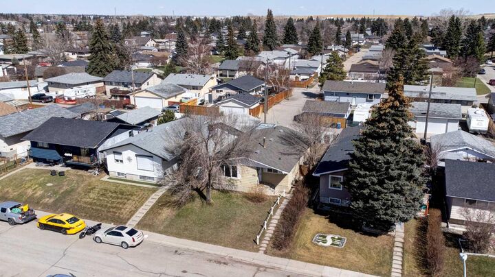 Property Photo:  99 Dovercliffe Way SE  AB T2B 1W6 