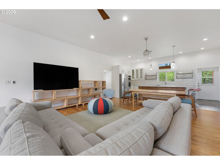 Property Photo:  8655 SE 55th Ave  OR 97206 