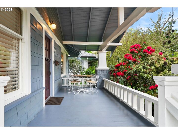 Property Photo:  3926 SE Ankeny St  OR 97214 