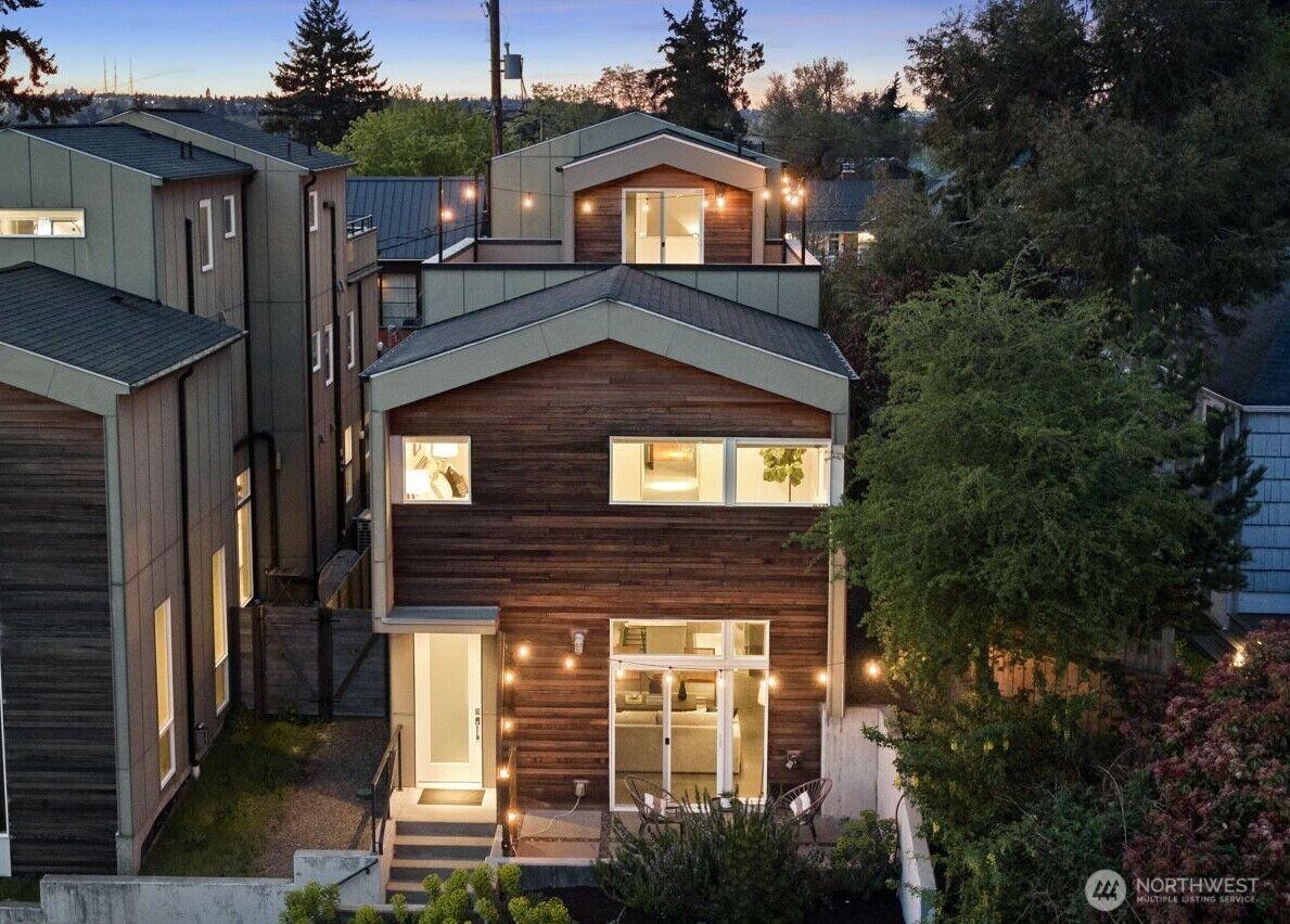 Property Photo:  3918 S Hudson Street  WA 98118 