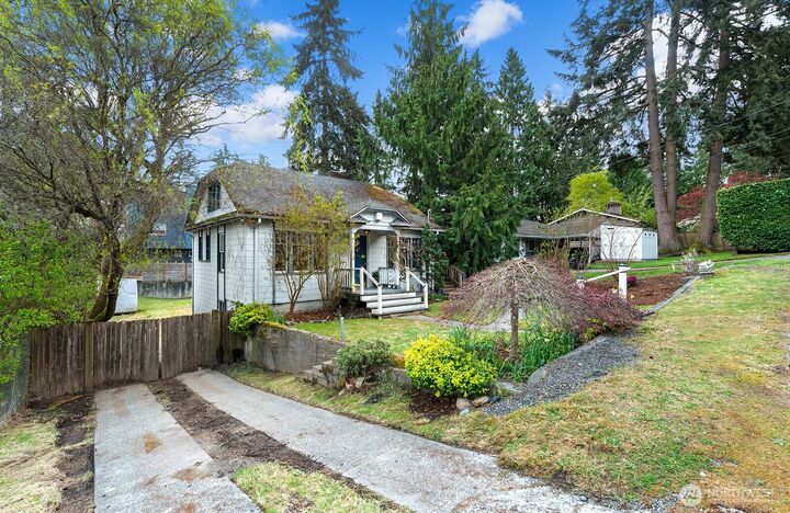 Property Photo:  14014  Palatine Avenue N  WA 98133 