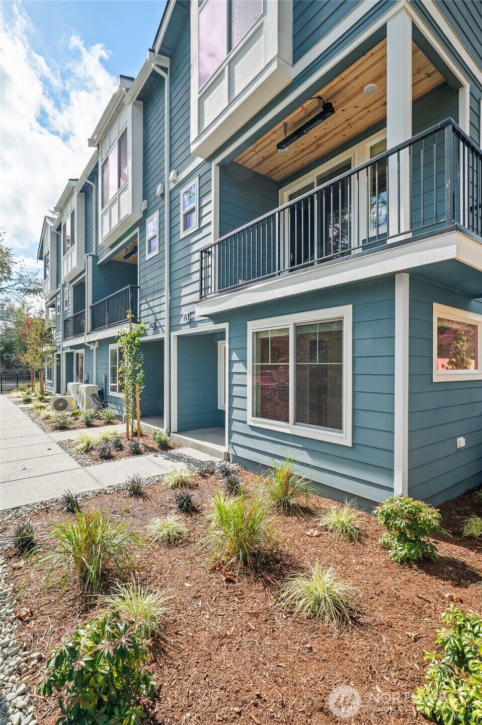 Property Photo:  14424  Madison Way D5  WA 98087 