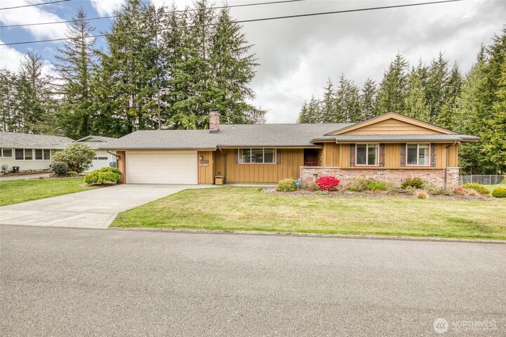 Property Photo:  1819  Graves Avenue  WA 98520 