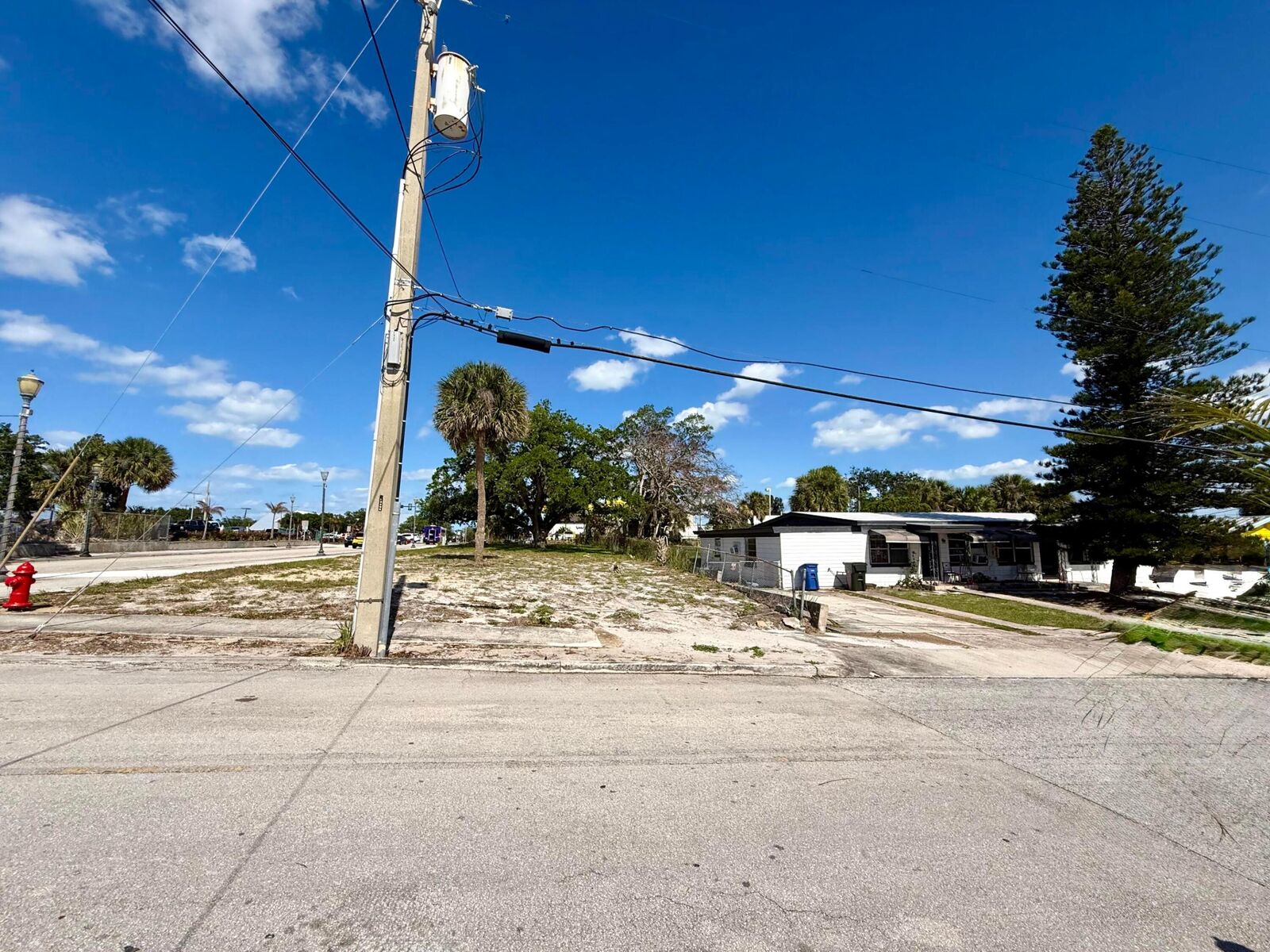 Property Photo:  424 N 6th Street  FL 34950 