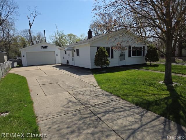 Property Photo:  1072 Cloverlawn Drive  MI 48340 