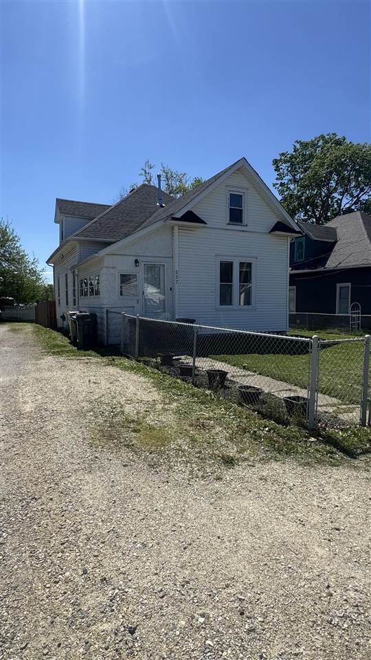 Property Photo:  527 NW L Street  IN 47374 