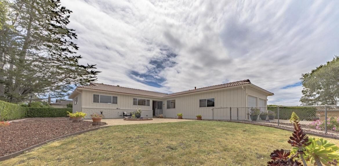 Property Photo:  15084 Green Oak Place  CA 93907 