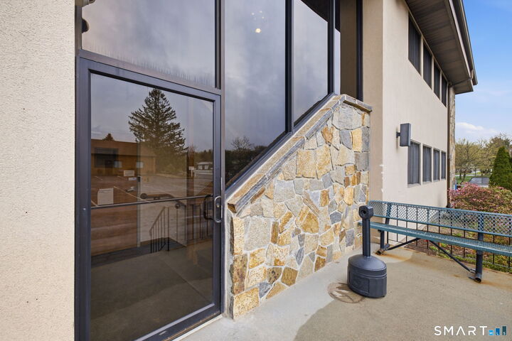 Property Photo:  160 Oak Street 1H  CT 06033 