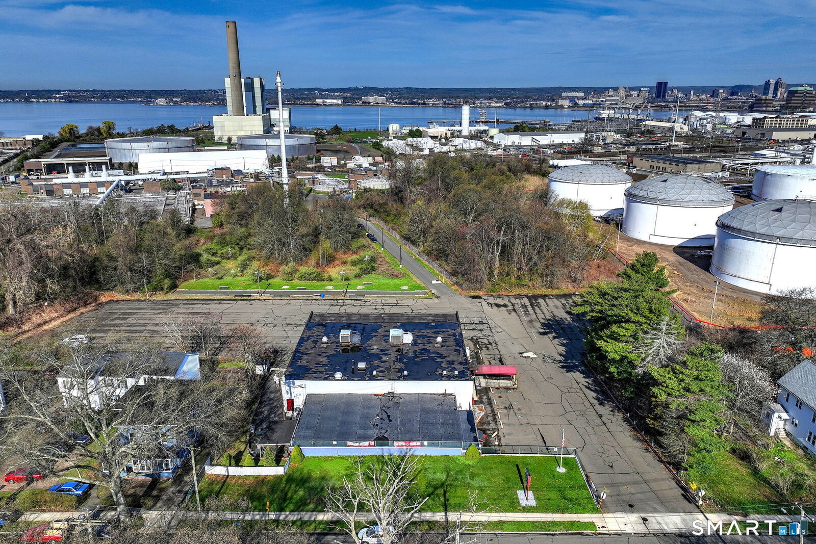 Property Photo:  560 Woodward Avenue  CT 06512 