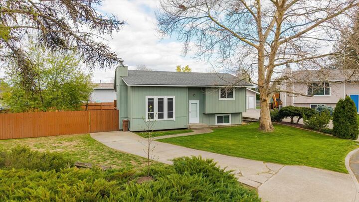 Property Photo:  630 E Bull Run Ct  WA 99017 