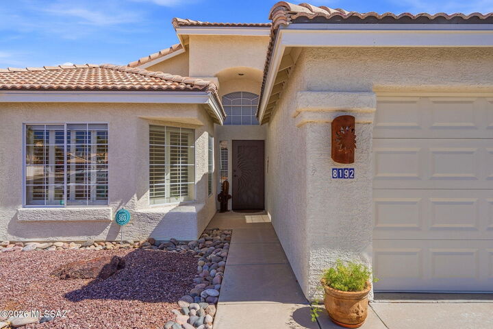 Property Photo:  8192 N Torrey Place  AZ 85743 