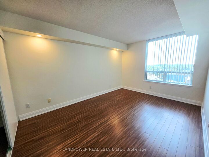 Property Photo: 18 Hillcrest Avenue 2110 ON M2N 6T5