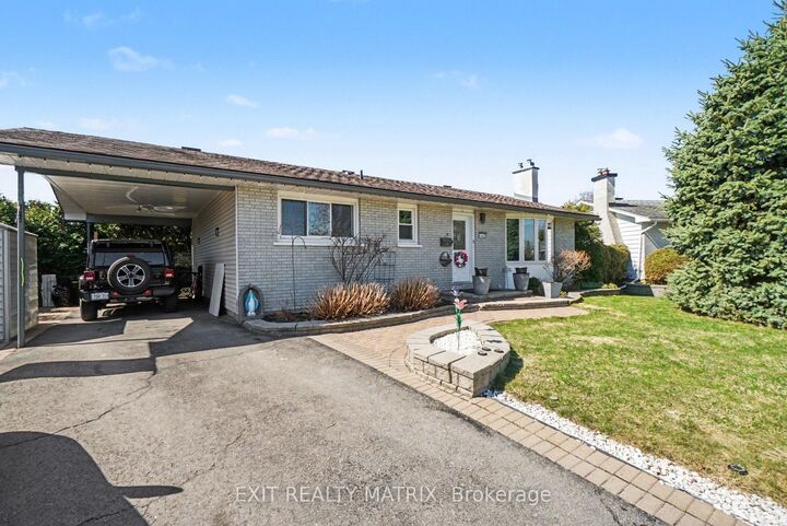 Property Photo: 1402 Jamison Avenue ON K1E 1J5