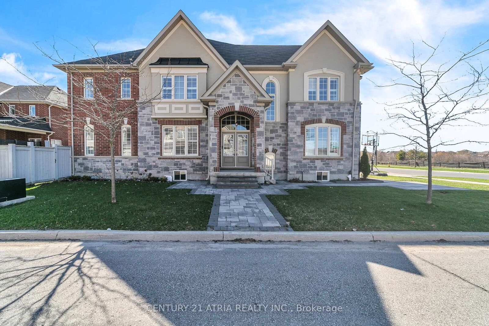 Property Photo:  147 Joe Dales Drive  ON L4P 3E9 