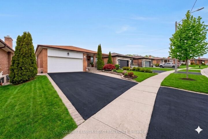 Photo de la propriété:  72 Mayall Avenue  ON M3L 1E8 