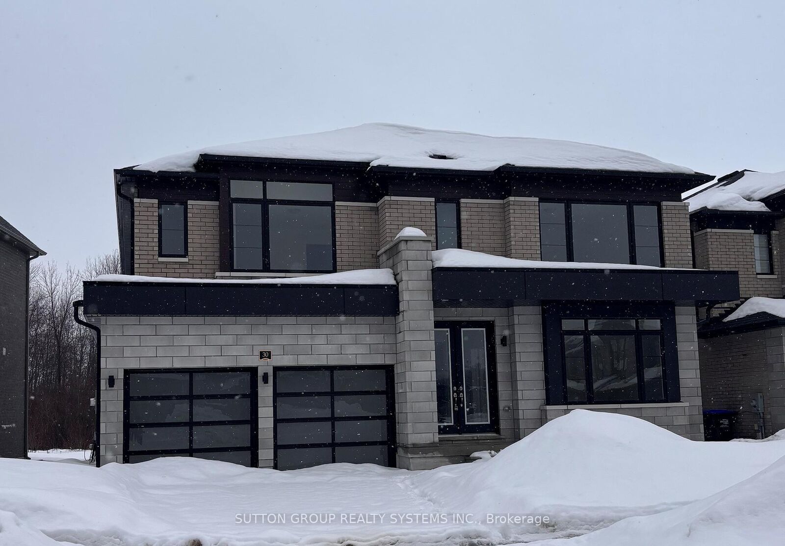 Property Photo: 30 Rosanne Circle ON L9Z 0N3