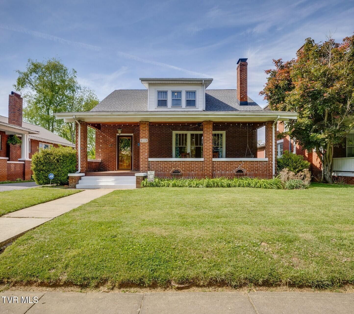 Property Photo:  812 West Maple Street  TN 37604 