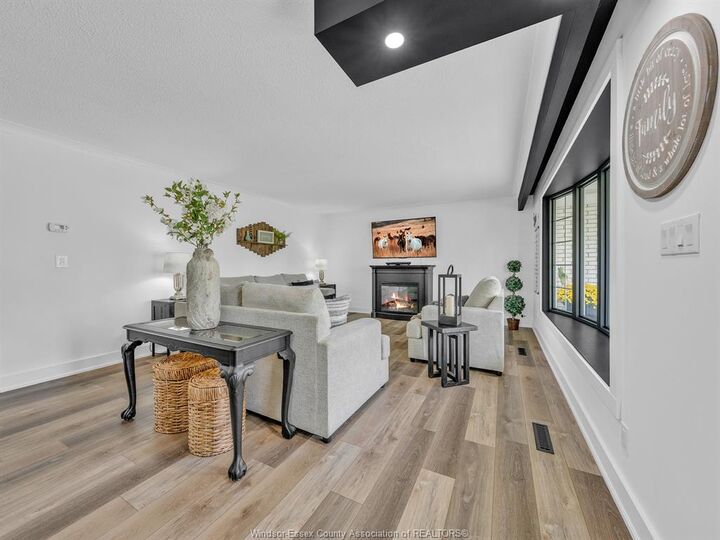 Photo de la propriété:  1367 Oxford Avenue  ON N9Y 2S8 